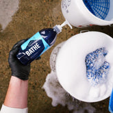 GYEON Q²M Bathe PH Nötr Cilalı Oto Şampuanı - Yüksek Konsantre Jel Araç Yıkama Köpüğü - 1000 ml