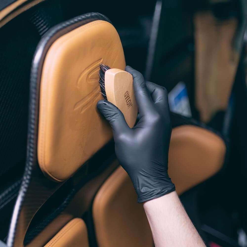 GYEON Q²M Leather Brush At Kılı Deri Temizlik Fırçası