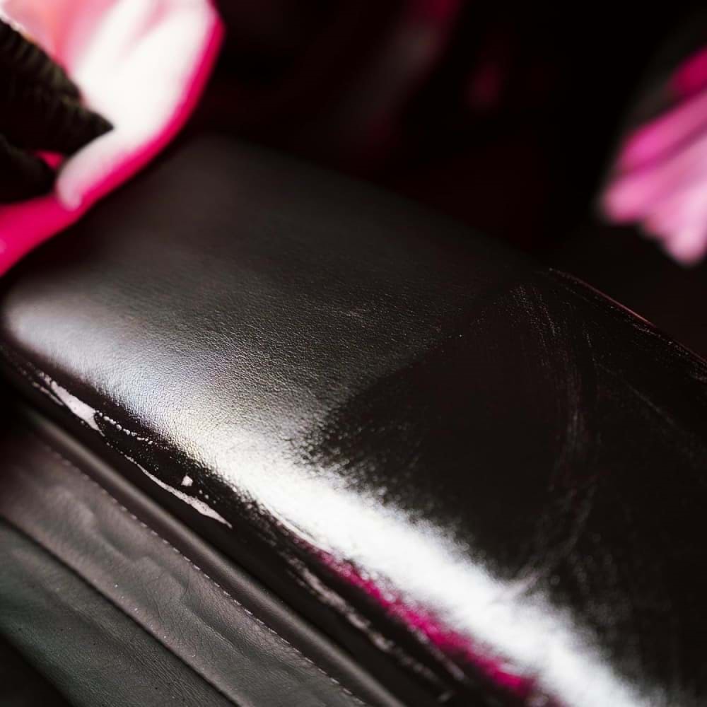 GYEON Q²M LeatherCleaner Strong Güçlü Deri Temizleyici - 1000 ml -Mat Görünüm Deri Koltuk Temizleme