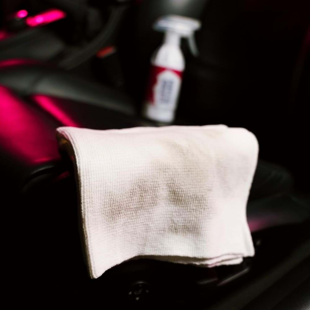 GYEON Q²M LeatherCleaner Strong Güçlü Deri Temizleyici - 1000 ml -Mat Görünüm Deri Koltuk Temizleme